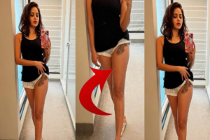 Nushrat Bharucha Photos: नुसरत भरूचा ने शॉर्ट्स ऊपर खींच दिखाया प्राइवेट टैटू, फैंस मदहोश Nushrat Bharucha Photos: Nushrat Bharucha pulls up her shorts to show her private tattoo, fans go crazy