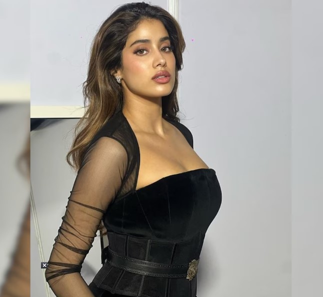 Janhvi Kapoor Photos: Janhvi Kapoor's killer look sets the fire, see immediately